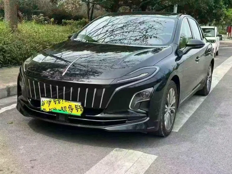 红旗E-QM5 正面外观二