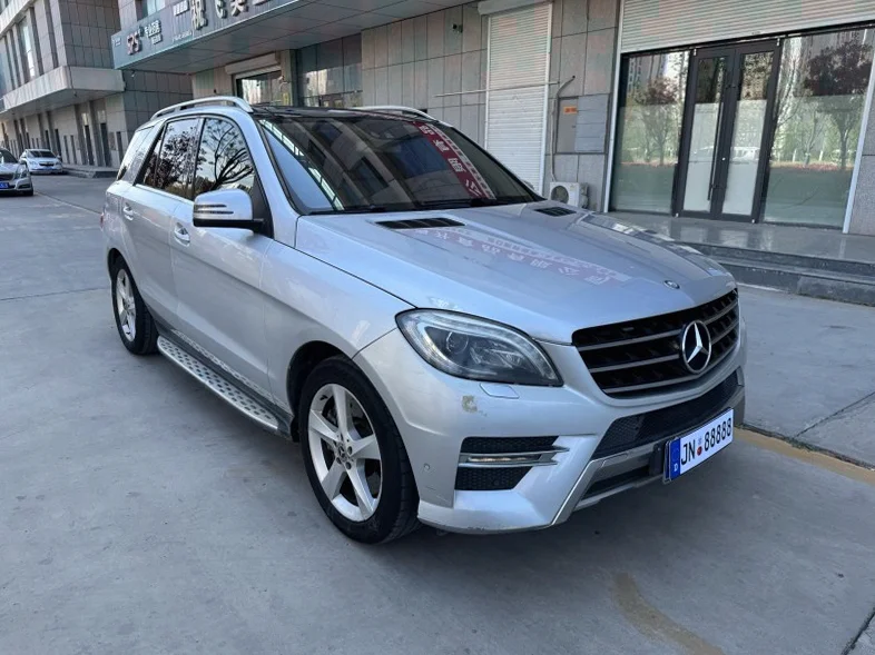 奔驰ML 正面外观三