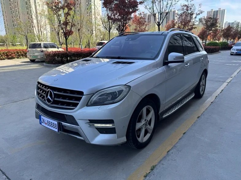 奔驰ML 正面外观二
