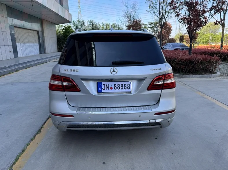 奔驰ML 后面外观二