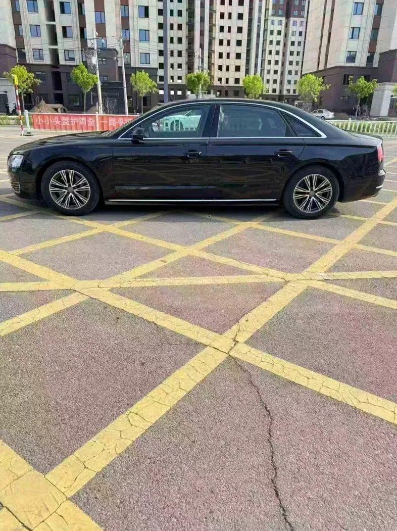 奥迪A8L 后面外观二