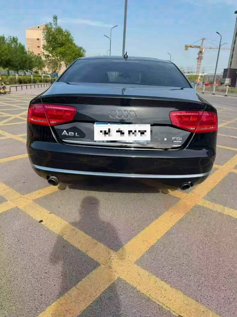 奥迪A8L 后面外观一
