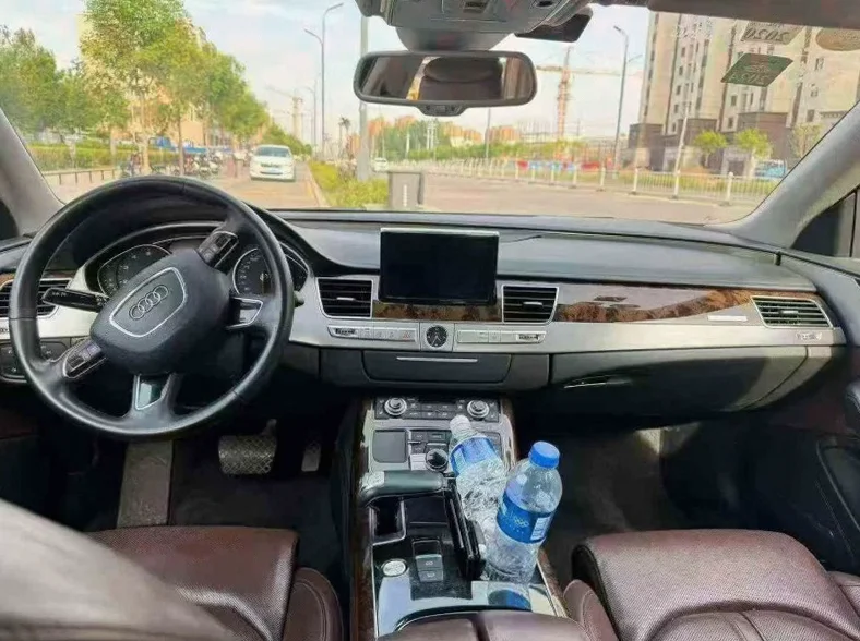 奥迪A8L 后面外观三