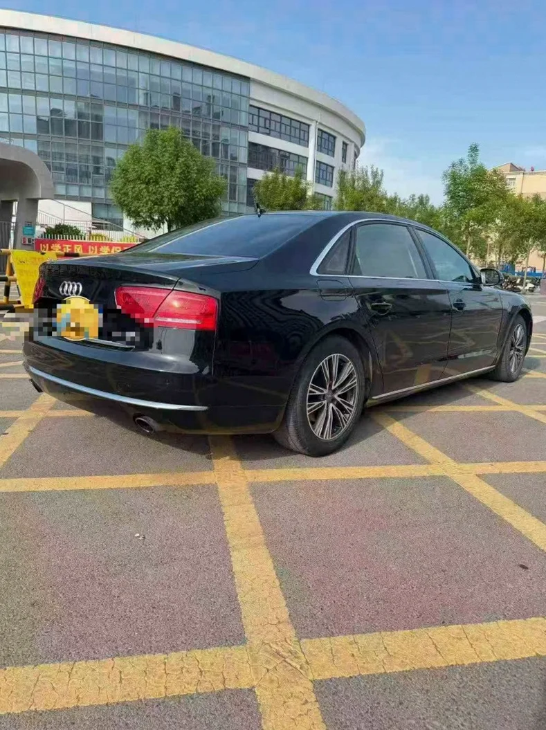 奥迪A8L 正面外观三