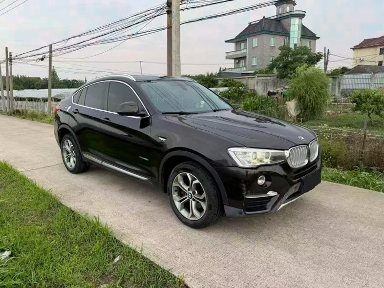 宝马X4 正面外观三