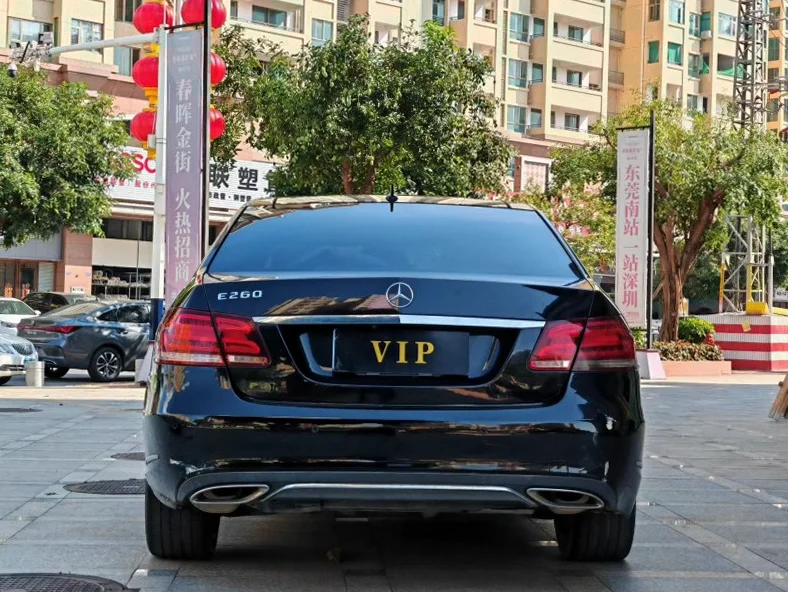 奔驰E 驾驶室