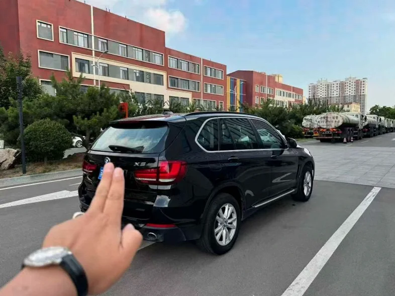 宝马X5 后面外观二