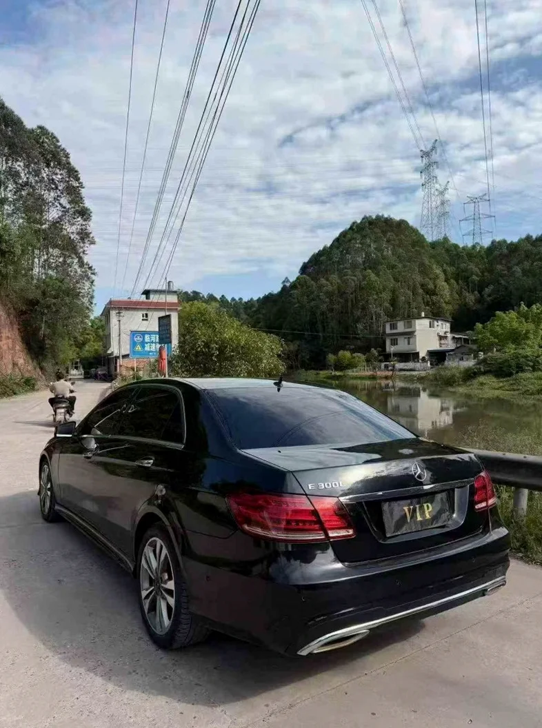 奔驰E 内饰前排