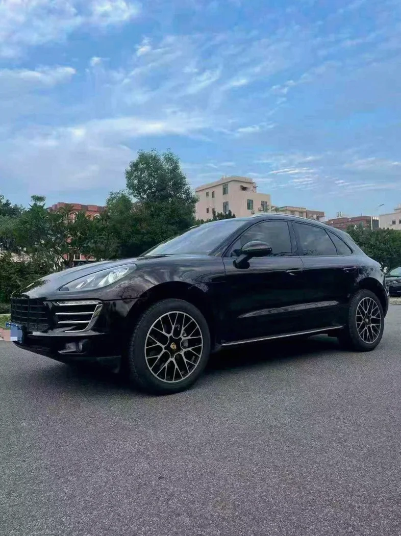 保时捷Macan 正面外观三