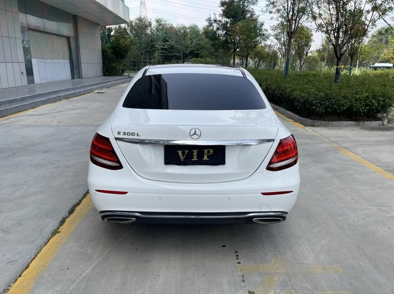 奔驰E 后面外观二
