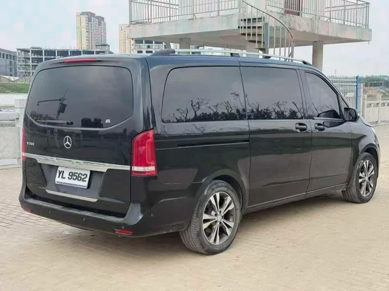 奔驰V 驾驶室