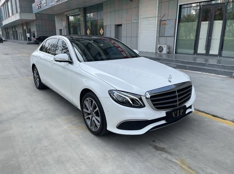 奔驰E 正面外观三