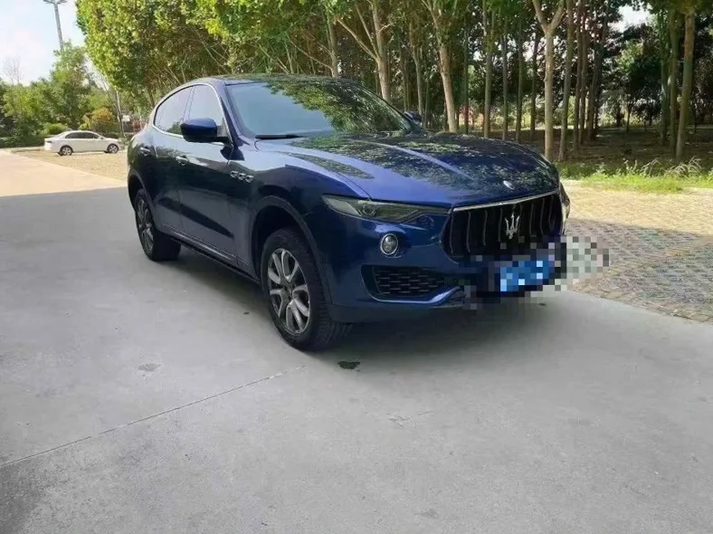 玛莎拉蒂Levante 正面外观三