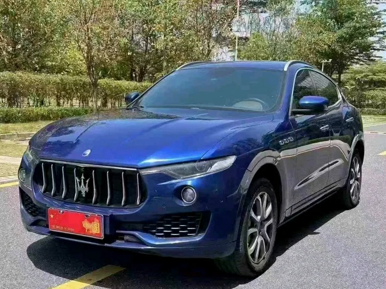 玛莎拉蒂Levante 正面外观三