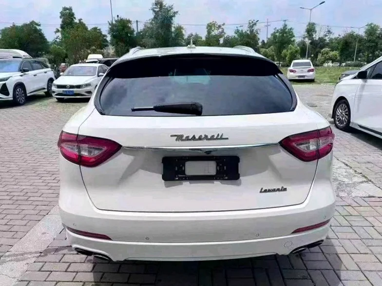 玛莎拉蒂Levante 后面外观三