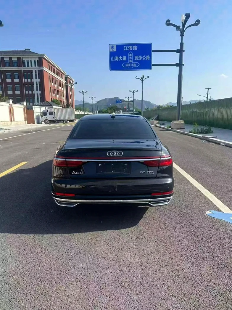 奥迪A8L 驾驶室