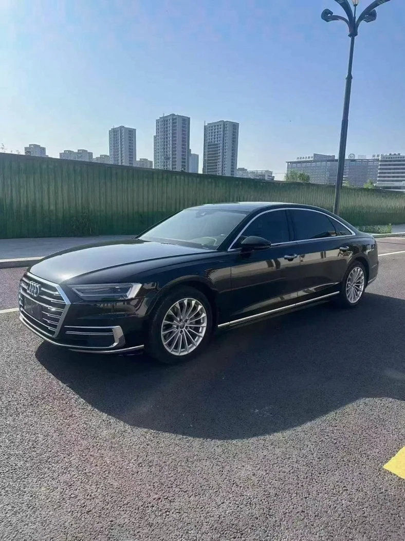 奥迪A8L 正面外观三