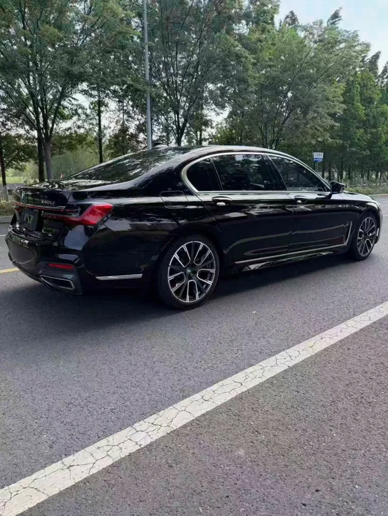 宝马7系 后面外观二