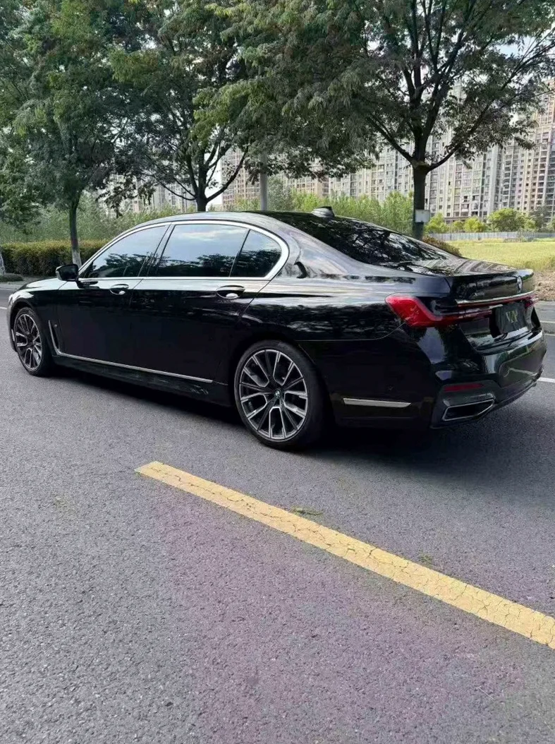 宝马7系 后面外观三