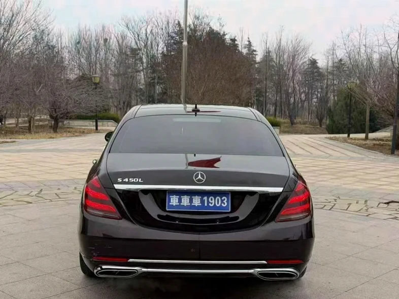 奔驰S 驾驶室