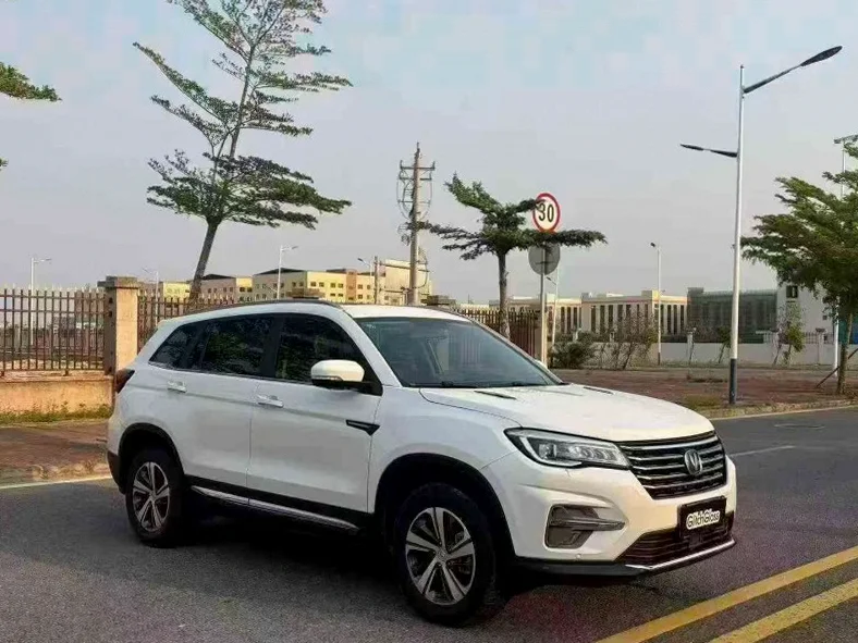 长安汽车CS75 正面外观二