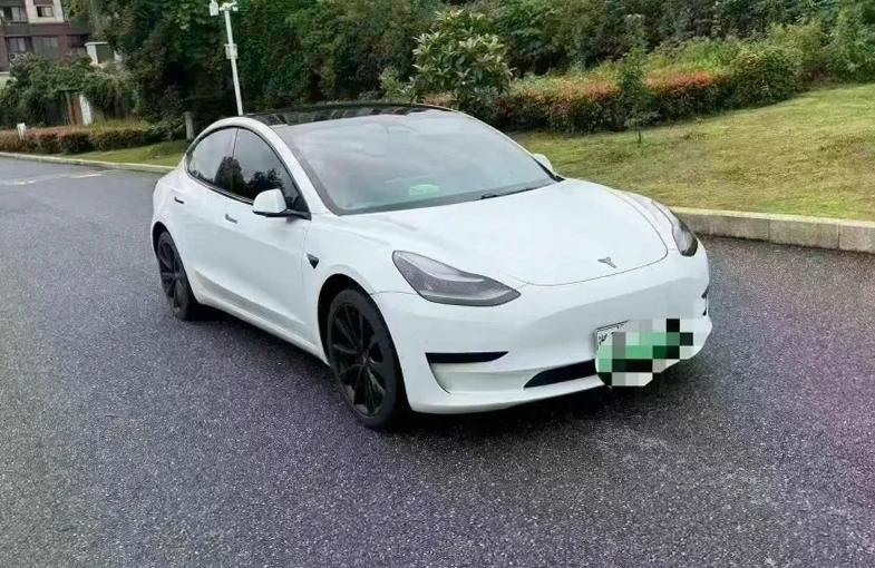 特斯拉MODEL 正面外观三
