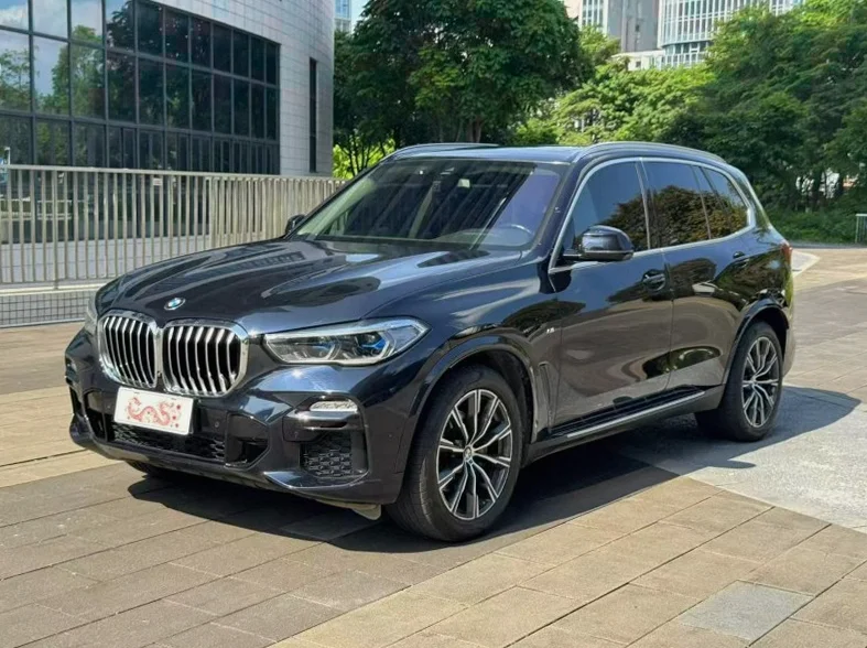 宝马X5 正面外观三