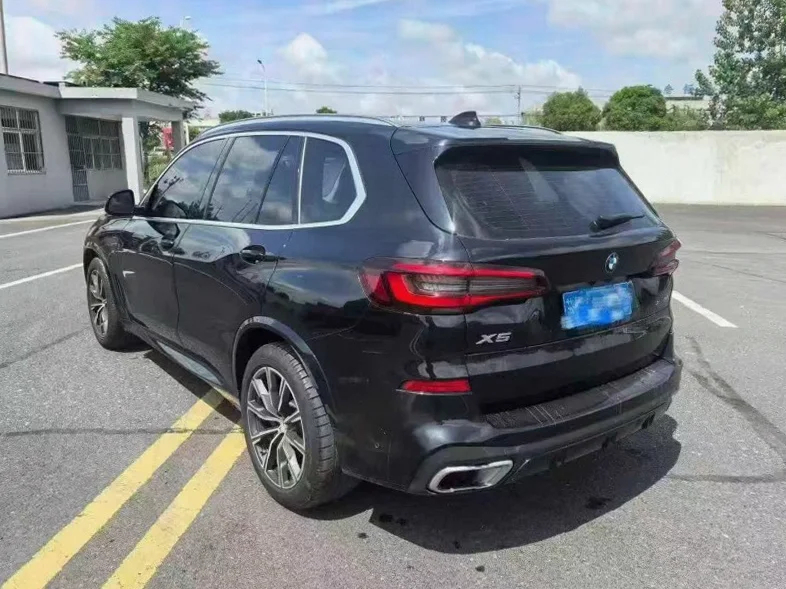 宝马X5 后面外观二