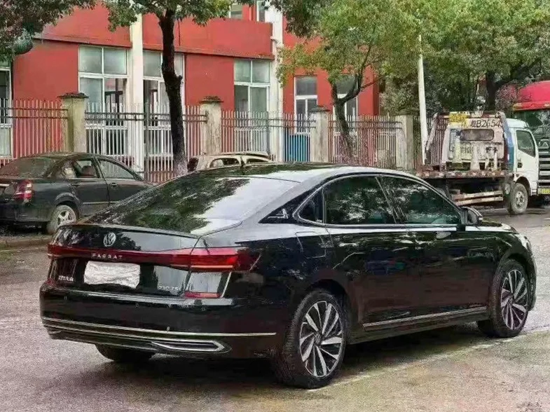 大众帕萨特 后面外观一