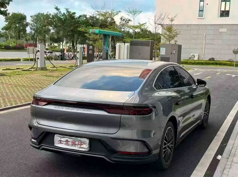 比亚迪汉DM 内饰前排