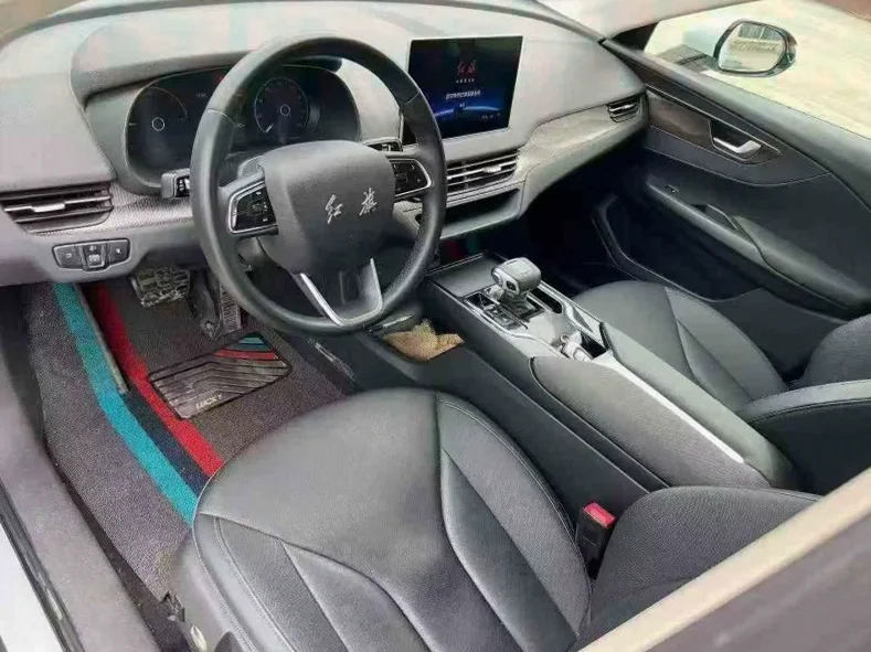 红旗E-QM5 后面外观一