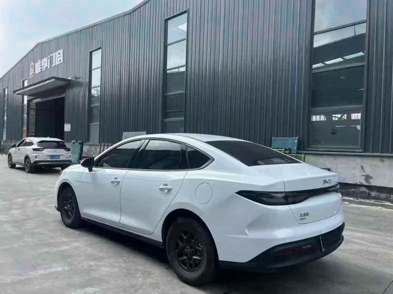 比亚迪海豹 后面外观一