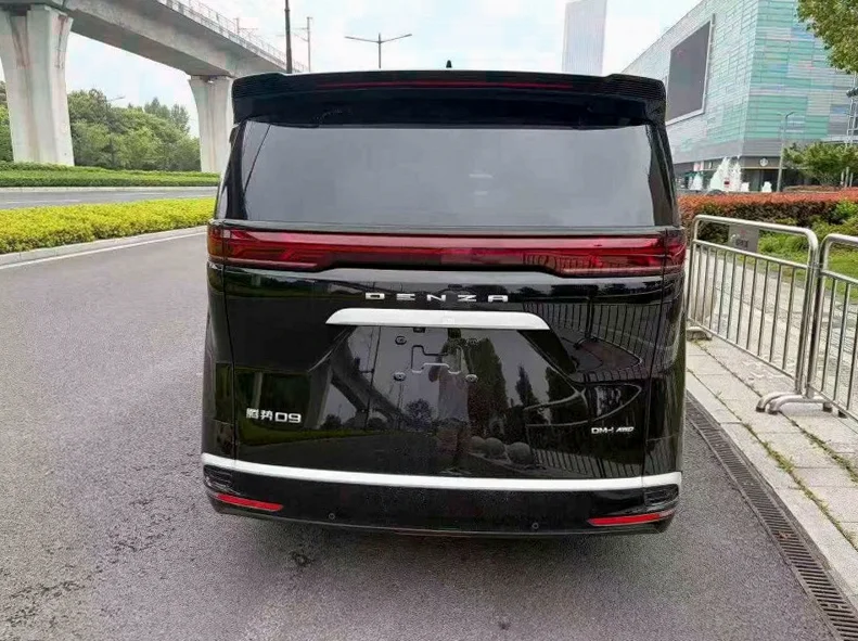 腾势D9 驾驶室