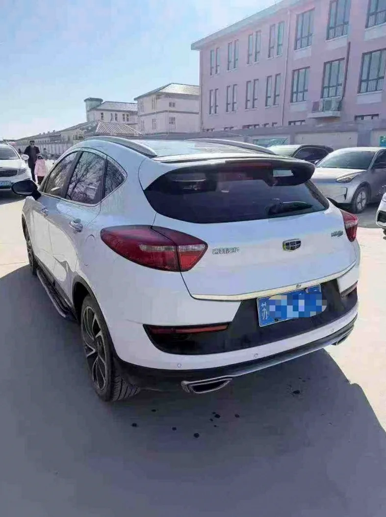 吉利帝豪 内饰前排