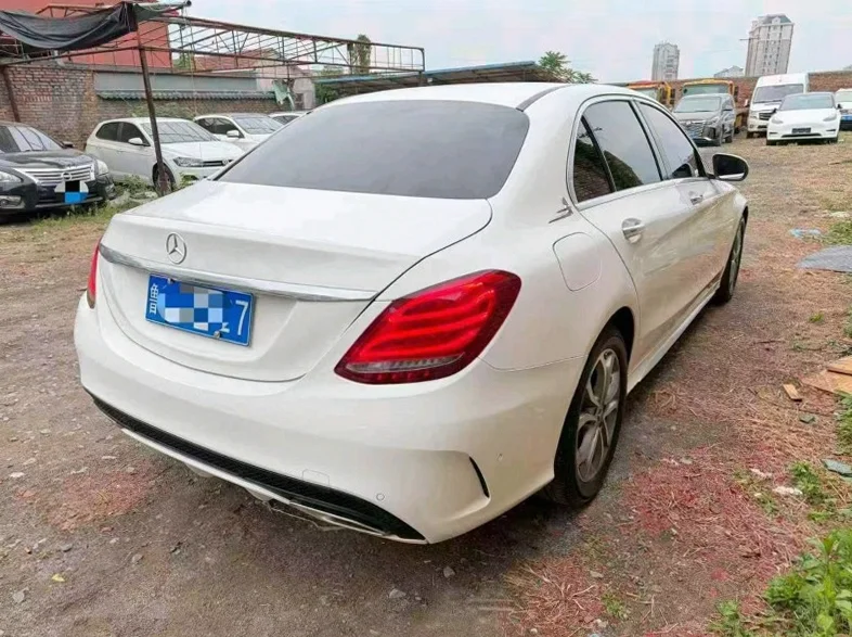 奔驰C 后面外观三