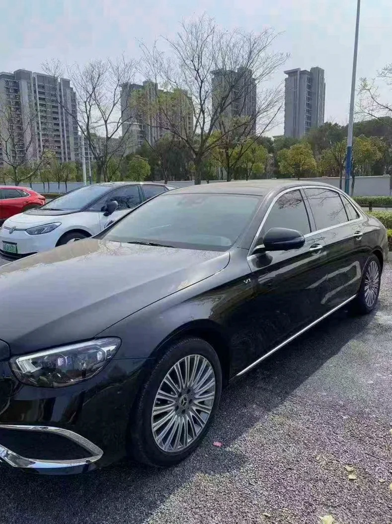 奔驰E 正面外观三