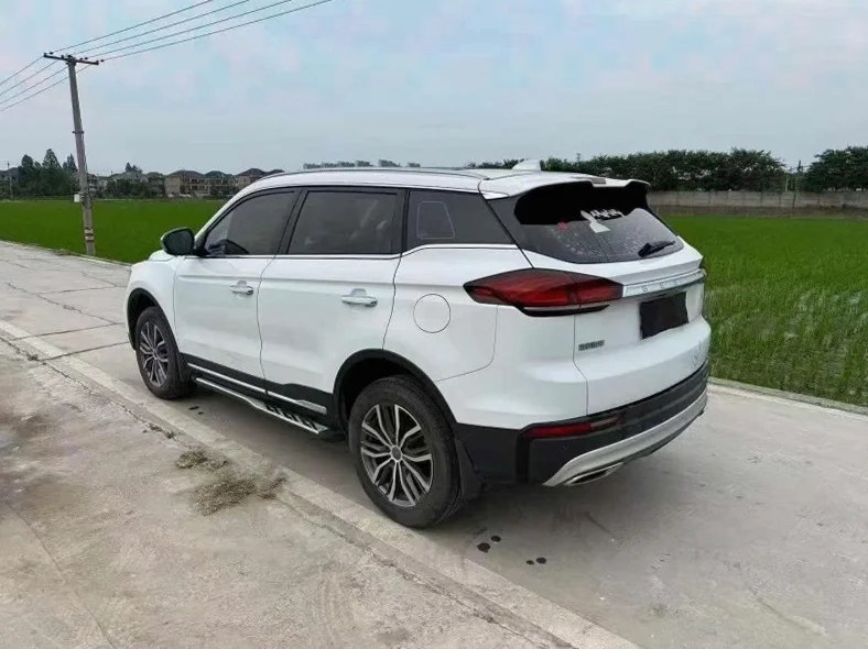 吉利博越 驾驶室