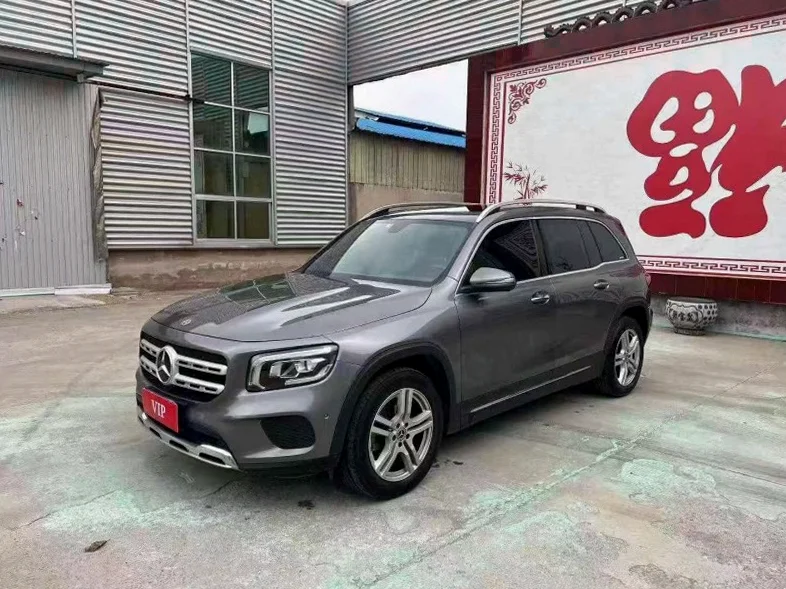 奔驰GLB 正面外观三