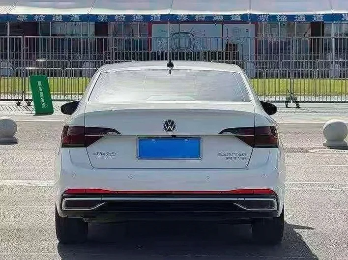 大众速腾 后面外观一