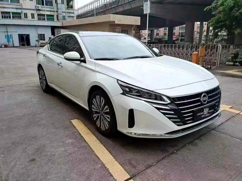 日产天籁 正面外观三