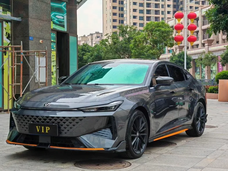 长安汽车UNI 后面外观三