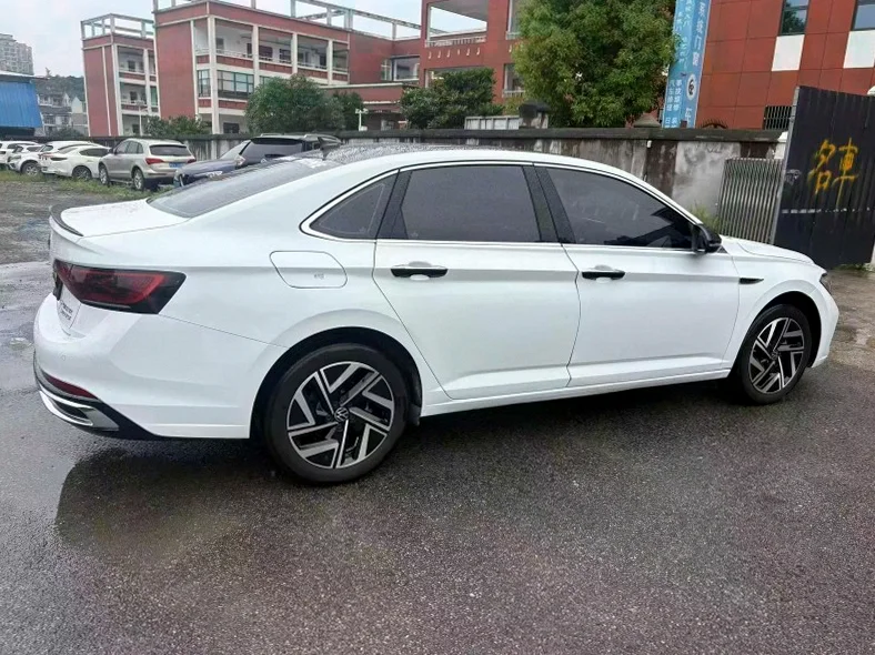大众速腾 正面外观三