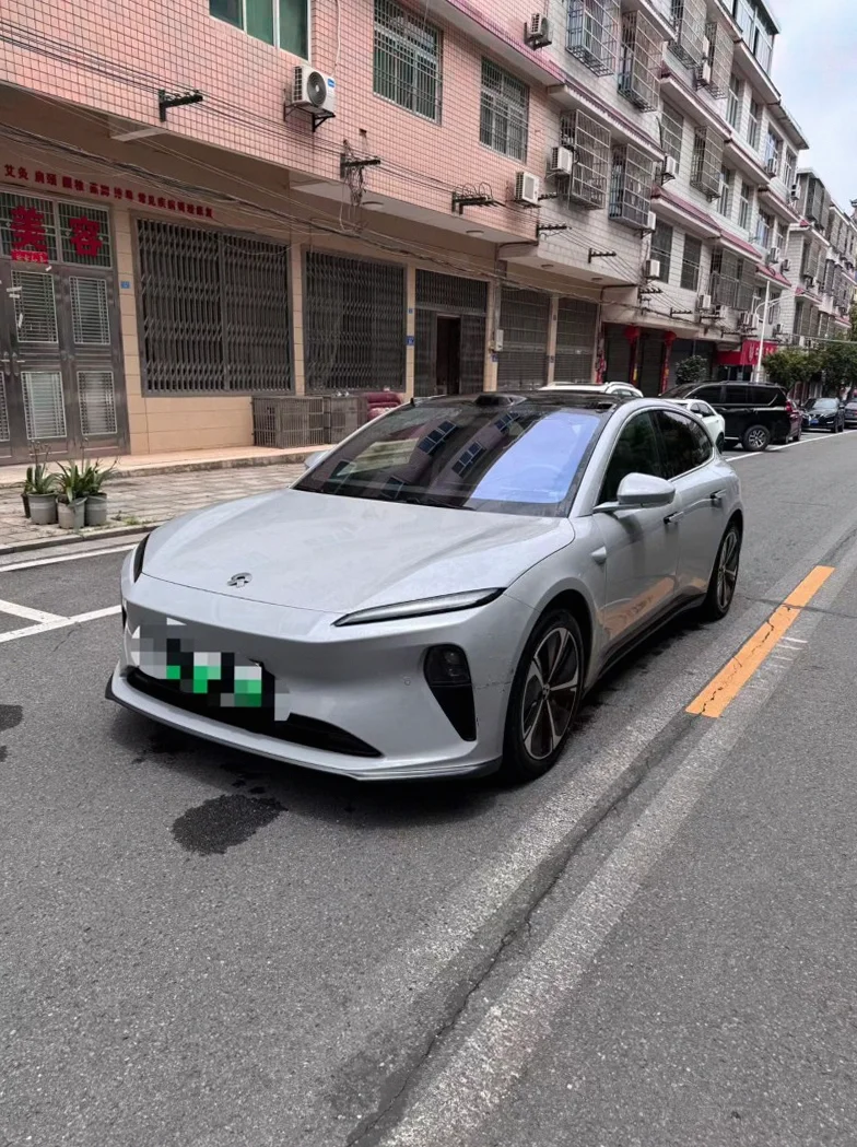 蔚来ET5 正面外观三