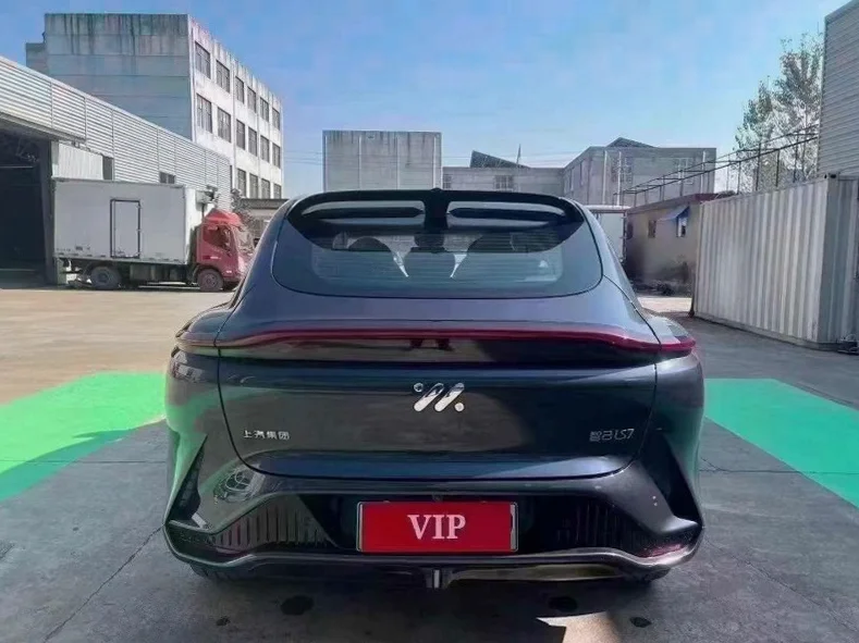 智己LS7 驾驶室