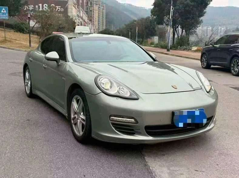 保时捷帕拉梅拉 正面外观二