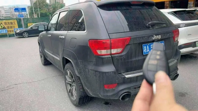 Jeep大切诺基 后面外观一