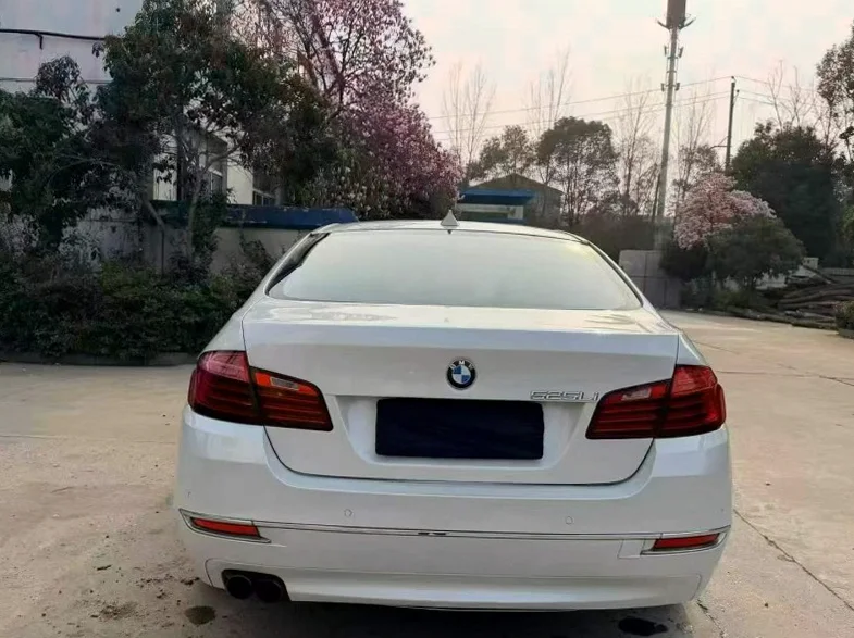 宝马5系 后面外观一