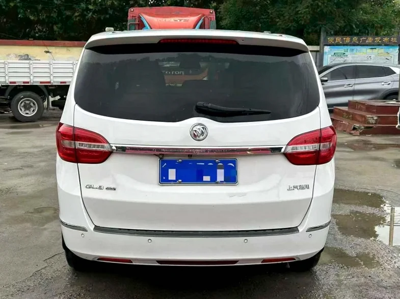 别克GL8 驾驶室