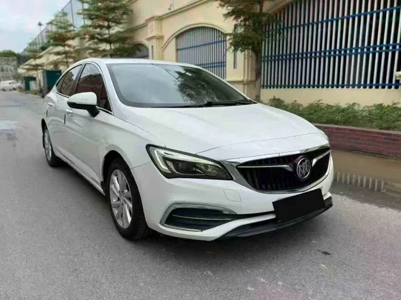 别克威朗 正面外观三