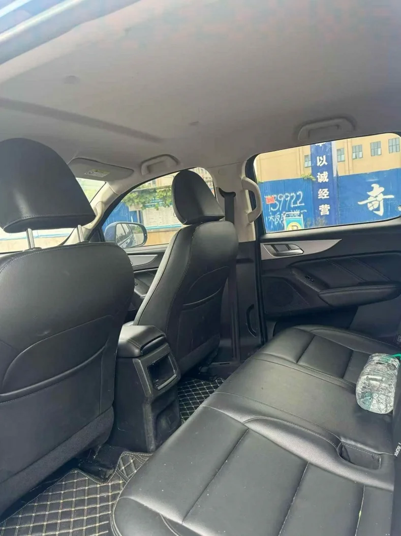 长城汽车炮 内饰前排